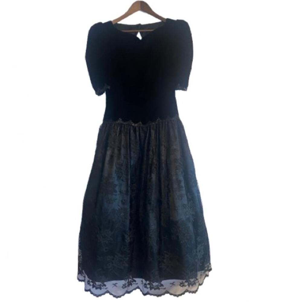 Vintage 80’s Elegant Black Lace and Velvet Dress Prom Wedding Formal